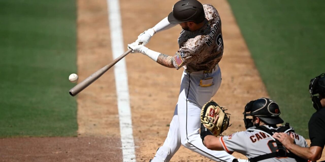 El jonrón de dos carreras de Merrill ayuda a los Padres a vencer a los Giants 5-4.