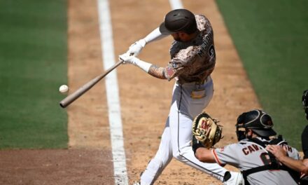 El jonrón de dos carreras de Merrill ayuda a los Padres a vencer a los Giants 5-4.