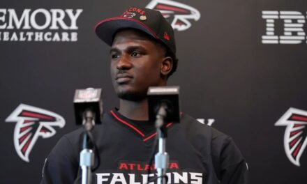 NFL suspende 8 partidos a James Pearce Jr. de Falcons