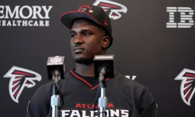 NFL suspende 8 partidos a James Pearce Jr. de Falcons