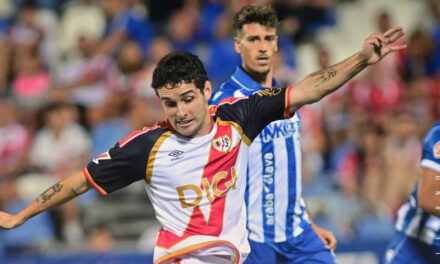 Alavés aprovechó regalo y empató con Rayo Vallecano