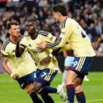 Arsenal vence a Aston Villa para mantener su inicio ganador