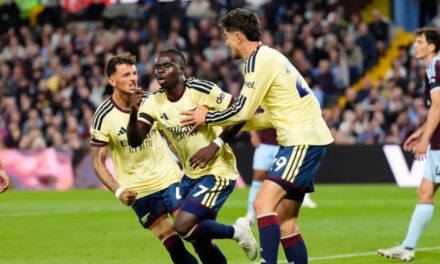 Arsenal vence a Aston Villa para mantener su inicio ganador