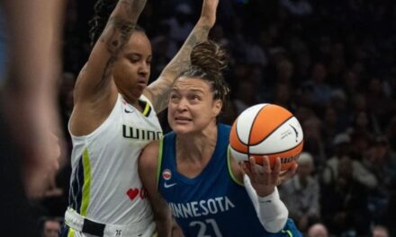 La escolta de las Lynx, Kayla McBride, establece el récord de la WNBA de más triples anotados en un solo partido al encestar 10 contra las Wings.