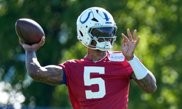 Richardson se conforma con los Colts y lucha por ser quarterback suplente