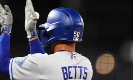 Mookie Betts pega jonrón y sencillo productor en la 10ma en triunfo de Dodgers 6-4 ante Rockies