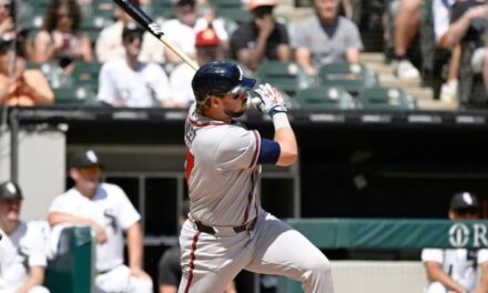 Holmes lleva juego sin hits hasta la 7 y Riley impulsa en triunfo de Bravos 2-0 ante Medias Blancas