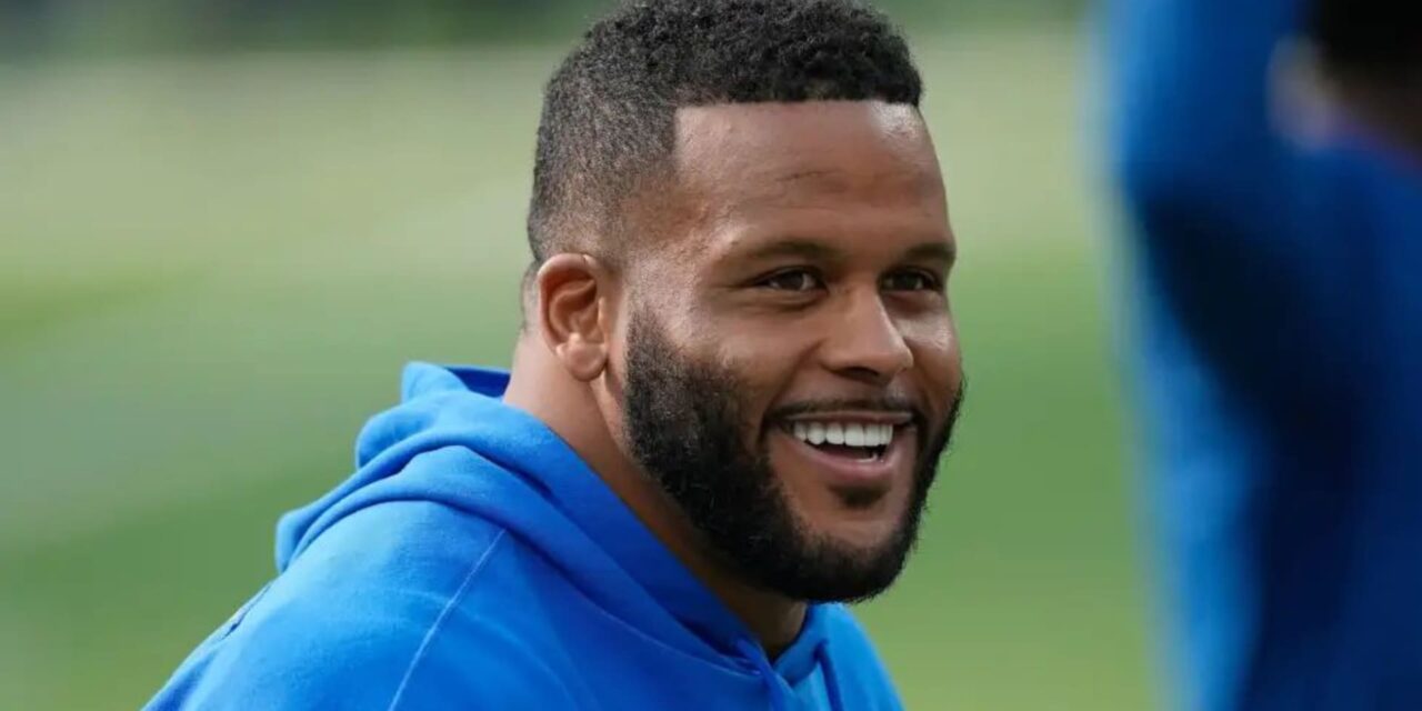 Aaron Donald pone fin a su retiro de dos años y medio y regresa a los Los Angeles Rams.
