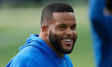 Aaron Donald pone fin a su retiro de dos años y medio y regresa a los Los Angeles Rams.