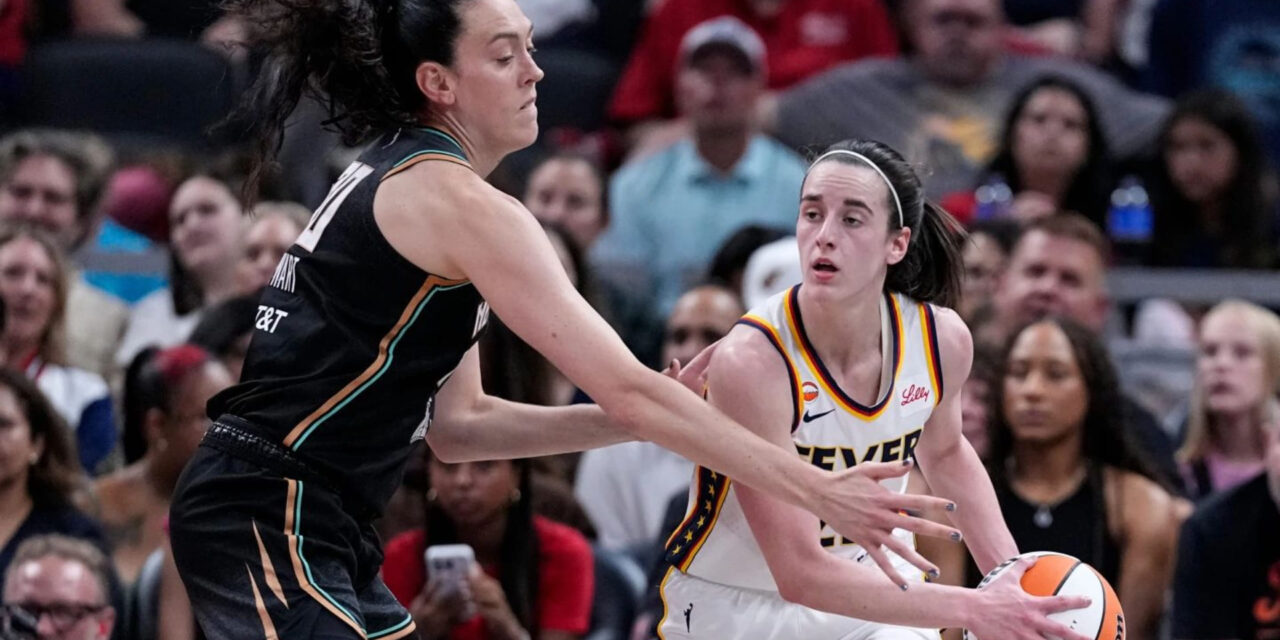 Caitlin Clark y Kelsey Mitchell ayudan a Indiana Fever a mantener su buena racha con una victoria de 106-92 sobre las Liberty.