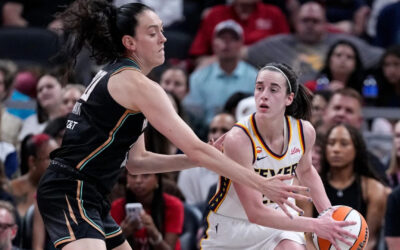 Caitlin Clark y Kelsey Mitchell ayudan a Indiana Fever a mantener su buena racha con una victoria de 106-92 sobre las Liberty.
