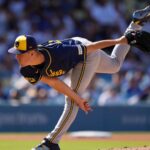 Jacob Misiorowski mantiene a raya a los bates de los Dodgers y los Brewers se llevan la victoria por 4-1.