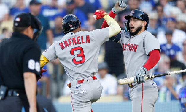 Rafaela conecta dos jonrones y los Red Sox superan a Yamamoto y los Dodgers por 3-2.