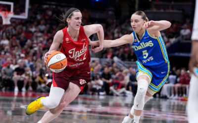 Caitlin Clark y Aliyah Boston brillan en la segunda mitad e impulsan a las Fever a vencer a las Wings por 98-87.