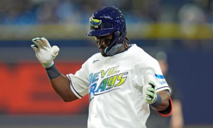 Los jonrones de Díaz y Mullins impulsan a los Rays a una victoria de 9-4 sobre los Padres