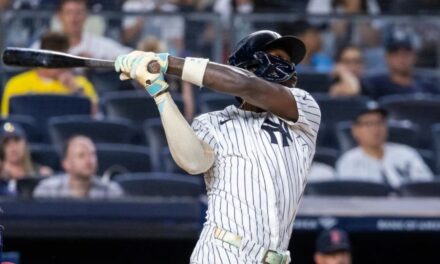 Yankees vencen 9-2 a Medias Rojas para dividir doble cartelera