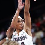 Rhyne Howard anota 6 de los 14 triples de las Dream en la victoria por 107-95 sobre las Tempo.