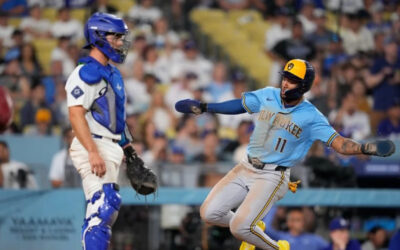 Cerveceros castigan a Edwin Díaz y anotan 3 en la 9na para vencer 5-4 a Dodgers