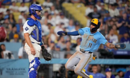 Cerveceros castigan a Edwin Díaz y anotan 3 en la 9na para vencer 5-4 a Dodgers