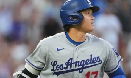Ohtani alcanza los 30 jonrones por sexta temporada consecutiva en la victoria de los Dodgers sobre los Rockies por 7-6.