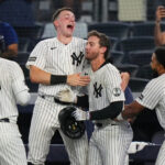 Los Yankees remontan con dos outs en la novena entrada y vencen a los Braves 3-2 en diez entradas