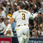 El jonrón de dos carreras de Merrill y el salvamento de Miller guían a los Padres a una victoria de 3-2 sobre los Brewers.