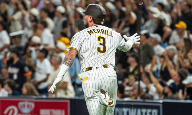El jonrón de dos carreras de Merrill y el salvamento de Miller guían a los Padres a una victoria de 3-2 sobre los Brewers.