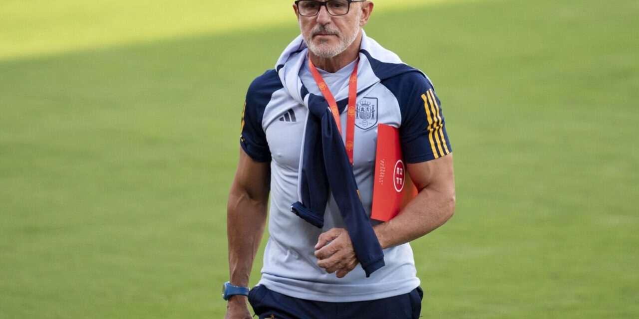España asegura al técnico Luis de la Fuente con contrato hasta 2032