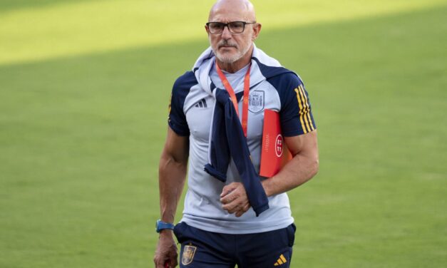 España asegura al técnico Luis de la Fuente con contrato hasta 2032