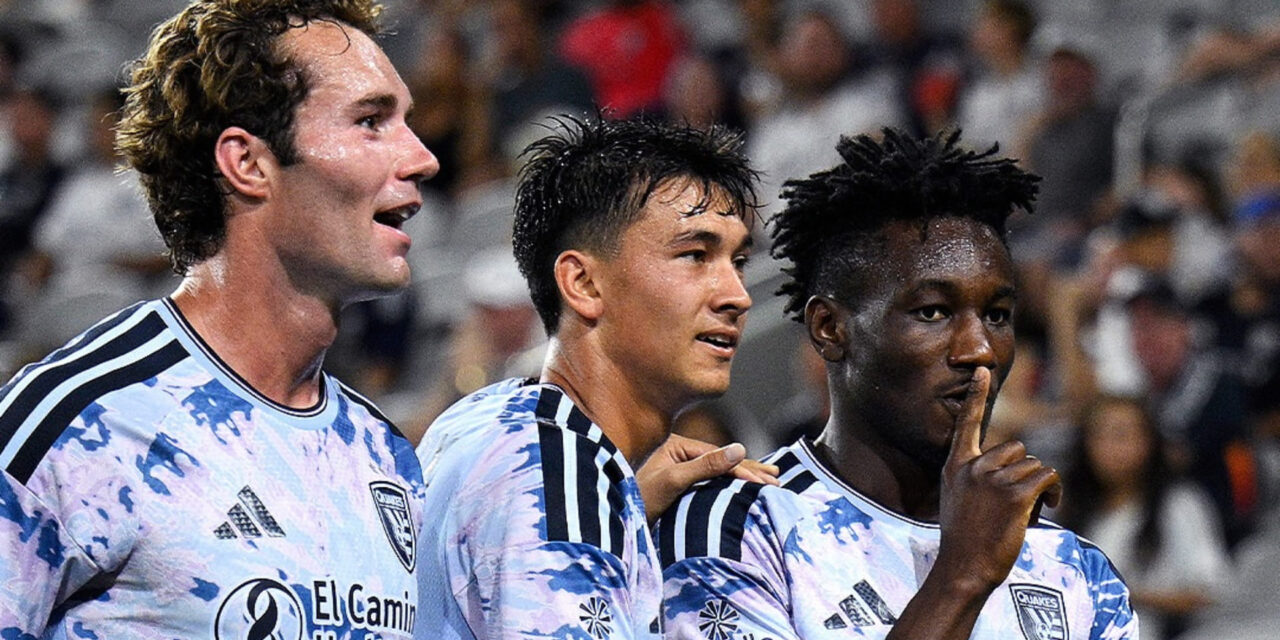 Niko Tsakiris anota un gol y reparte dos asistencias para guiar a los Earthquakes a una victoria de 3-2 sobre San Diego.