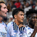 Niko Tsakiris anota un gol y reparte dos asistencias para guiar a los Earthquakes a una victoria de 3-2 sobre San Diego.