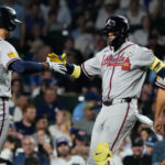 Acuña, Albies y Baldwin conectan jonrones de dos carreras en la recta final para llevar a los Braves a vencer a los Cubs por 6-3.