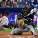 Mookie Betts conecta dos jonrones y los Dodgers pegan cuatro en la octava entrada en la victoria de 8-2 sobre los Giants.