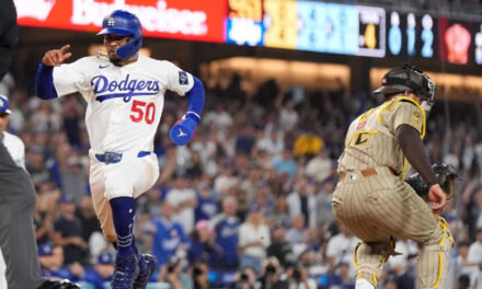 Los Dodgers anotan cinco carreras con dos outs ante el abridor de los Padres, Michael King, en una victoria por 7-0.