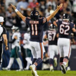 Case Keenum guía a Chicago a victoria de los Bears sobre los Eagles por 27-7.