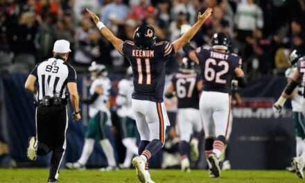 Case Keenum guía a Chicago a victoria de los Bears sobre los Eagles por 27-7.