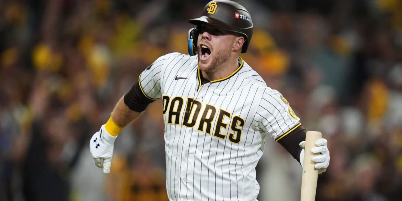 El jonrón de Gavin Sheets como emergente impulsa a unos dominantes Padres a vencer 4-1 a los Cubs y barrer la serie de dos juegos por el comodín.
