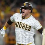 El jonrón de Gavin Sheets como emergente impulsa a unos dominantes Padres a vencer 4-1 a los Cubs y barrer la serie de dos juegos por el comodín.