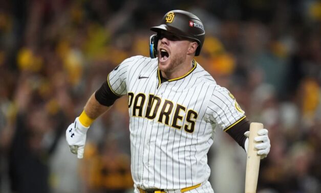 El jonrón de Gavin Sheets como emergente impulsa a unos dominantes Padres a vencer 4-1 a los Cubs y barrer la serie de dos juegos por el comodín.