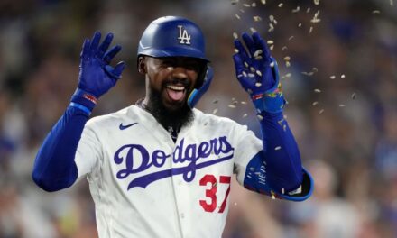 El jonrón de tres carreras de Hernández y los 10 ponches de Sheehan impulsan a los Dodgers a vencer 6-3 a los Reds