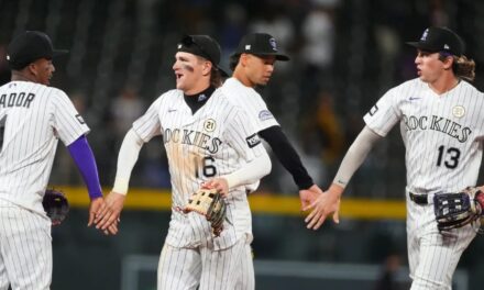 Cole Carrigg batea de 5-4 y los Rockies derrotan a los Padres 9-3 para poner fin a una racha de ocho derrotas.