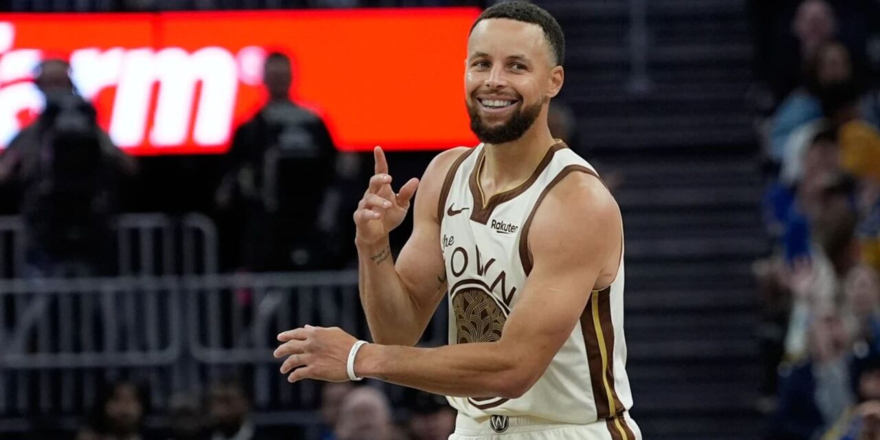 Curry y Warriors acuerdan extensión de 2 años por 116 millones