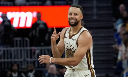 Curry y Warriors acuerdan extensión de 2 años por 116 millones
