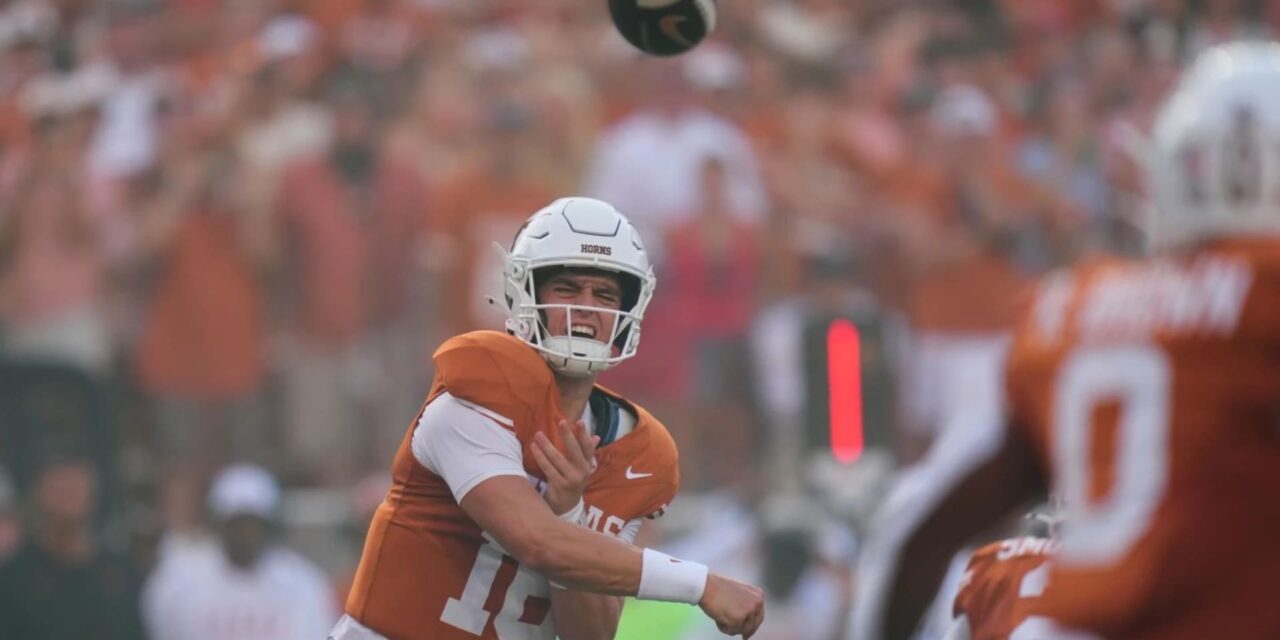 Texas (n.º 4) sorprende a Ohio State (n.º 1) por 24-23 tras remontar una desventaja de 20 puntos en el último cuarto.