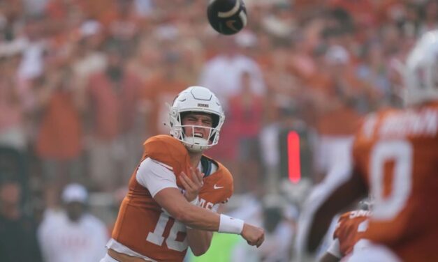 Texas (n.º 4) sorprende a Ohio State (n.º 1) por 24-23 tras remontar una desventaja de 20 puntos en el último cuarto.