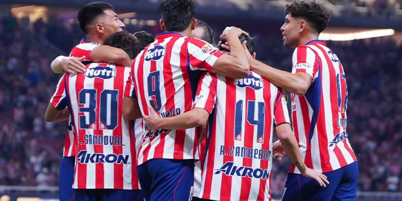 Chivas golea a Pumas