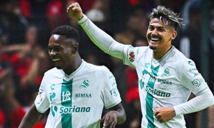 Santos Laguna sorprende al Toluca