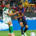 Triplete de Raphinha impulsa goleada 7-2 del Barcelona al Racing