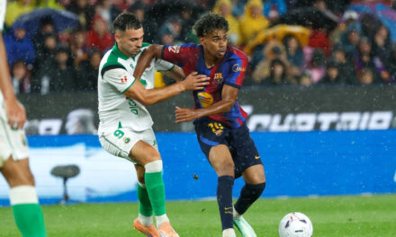 Triplete de Raphinha impulsa goleada 7-2 del Barcelona al Racing