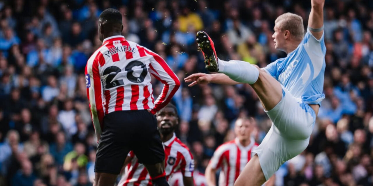 Manchester City gana un duelo de muchos goles ante Sunderland y se despega en la cima de la Liga Premier